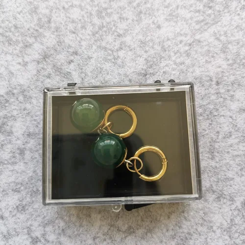 Vista 2 de 1 par de aretes de animé con forma de bola de vegetto potara negra son Goku Zamasu Cos, Ágata
