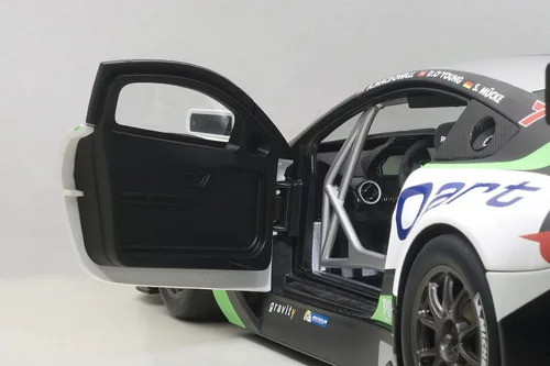 Vista 3 de Autoart Aston Martin V12 Vantage Bathurst Carrera de resistencia de 12 horas 2015 # 97 A. Macdowall/D. O'Young/S. Mucke 1/18 Model Car