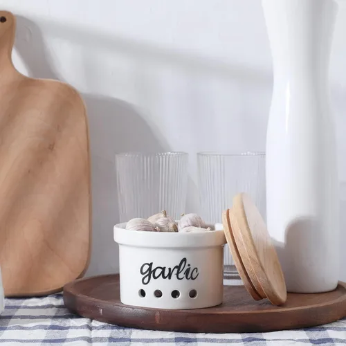 Vista 3 de Garlic Keeper con tapa, recipiente de cerámica para encimera, decoración de cocina de granja