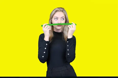 Vista 2 de Green Vocal Tubes para terapia del habla y canto - Pajitas de terapia para la salud vocal - Juego de 2 tubos de silicona para terapia de voz