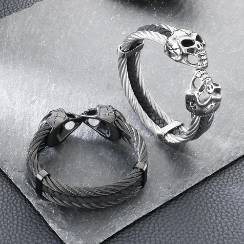 Vista 3 de Pulsera gótica de calavera para hombre, acero inoxidable, cable y cuero punk, plata y negro, diseño de puño abierto para motociclista, rockero