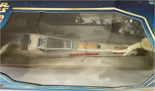 Vista 3 de Star Wars Luke Skywalker's X-Wing Fighter con figura R2-D2