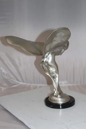 Vista 3 de Rolls Royce - Estatua de bronce grande - Tamaño: 14" L x 17" W x 18" H.