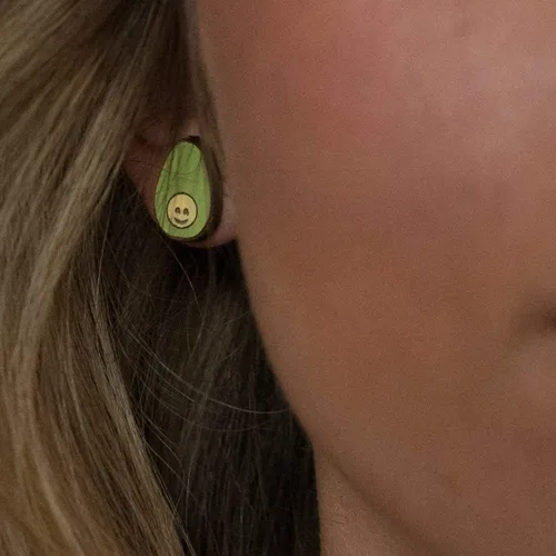Vista 5 de Pendientes Avocuddles de Aguacate Juego de joyas de pendientes de aguacates de madera pintadas a mano