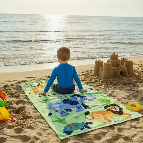 Vista 2 de Wildkin Toalla de playa para niños, 100% algodón, suave y absorbente, ideal para piscina y playa, animales salvajes Verde Oscuro