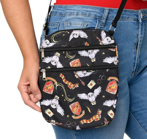 Vista 7 de Harry Potter Bolso cruzado Hogwarts Gryffindor con estampado de pasaporte de viaje Negro