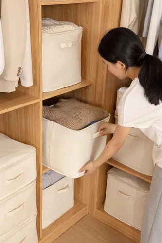 Vista 4 de Canasta decorativa rectangular de tela con asas, organizadora para guardar la ropa