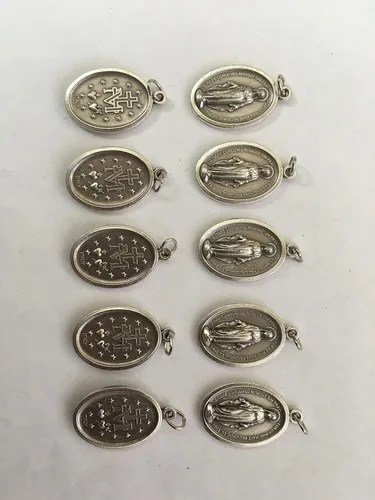 Vista 4 de Medallas milagrosas fabricadas en Italia, paquete de 5 colgantes de medalla milagrosa para collar de cadena o rosario, joyería católica de 1.4in