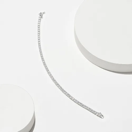 Vista 6 de Tienda Essentials Pulsera de tenis chapada en plata de ley con circonita cúbica de corte redondo