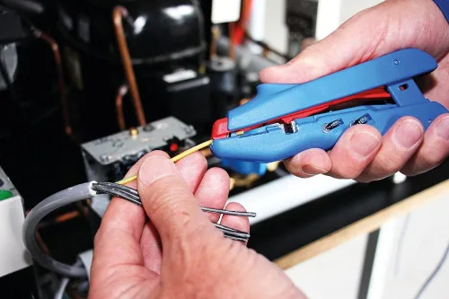 Vista 2 de WEICON Duo-Crimp No. 300 Pelacables y crimpadora de virola automático, herramienta 3 en 1 con cortador lateral, 10–20 AWG (1)