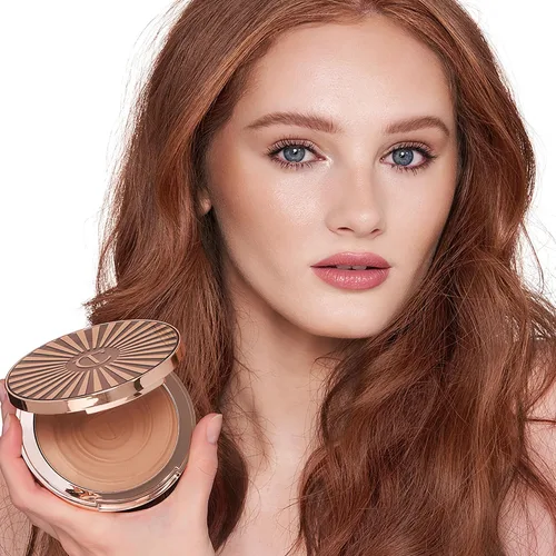 Vista 5 de Charlotte Tilbury Beautiful Skin Face Makeup & Body Cream Bronzer - Hydrating Hyaluronic Acid & Pro Vitamin D3 to Blur for a Sun-Kissed Glow - Up to