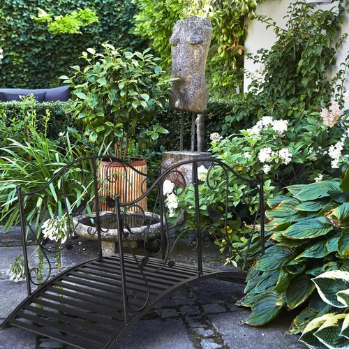 Vista 7 de Outvita Puente de jardín de metal de 4 pies para exteriores, elegante puente decorativo con acabado en polvo y barandilla de seguridad para patio