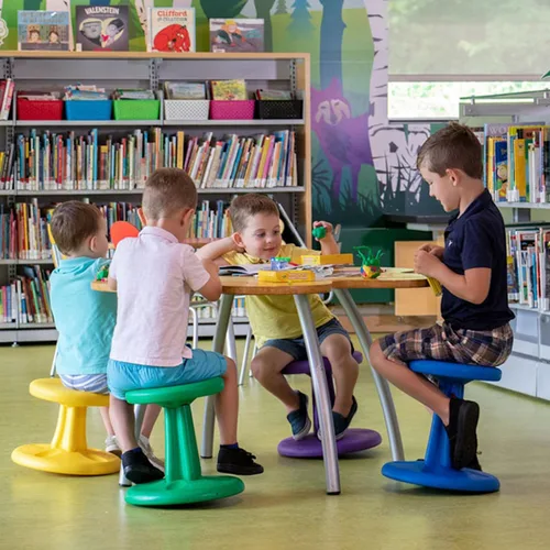 Vista 2 de Silla bamboleante para niños y adolescentes, para una experiencia activa donde los niños ya no tendrán que sentarse fijamente, "el mejor asiento