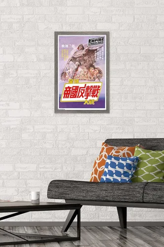 Vista 2 de Trends International Star Wars: The Empire Strikes Back - Póster de pared de texto, 14.725 x 22.375 pulgadas, versión enmarcada de madera de granero