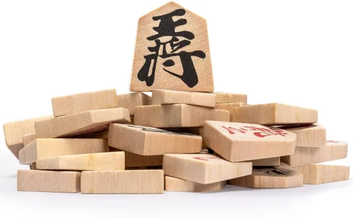 Vista 8 de Conjunto completo de piezas de madera de Shogi de ajedrez japonés o koma