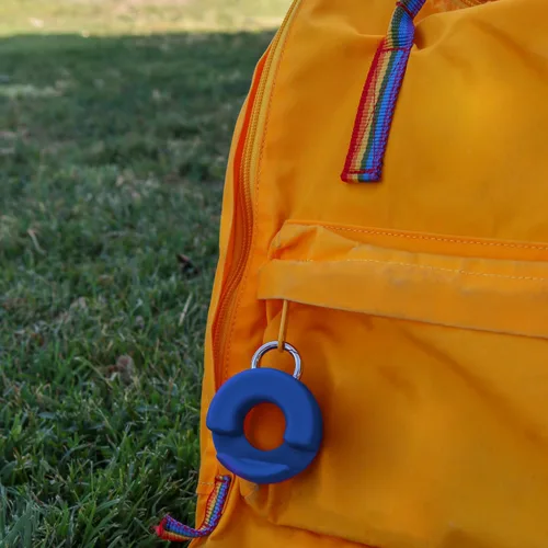 Vista 5 de GoDonut Mini llavero portátil para teléfono celular, accesorio de escritorio perfecto para viajes, oficina y mesita de noche, compatible con iPad