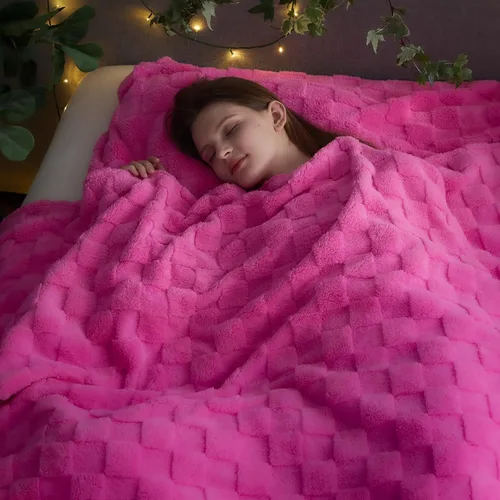 Vista 221 de NEWCOSPLAY Manta súper suave de franela sedosa de alta calidad con diseño de punto gofre 3D, ligera, para uso en todas las estaciones