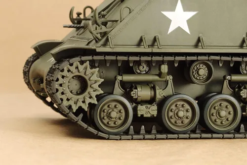 Vista 6 de Kit de Modelo de Tanque Mediano M4A3E8 Sherman de Tamiya 35346 1/35