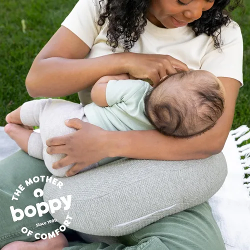 Vista 10 de Boppy Anywhere - Almohada de lactancia de viaje, compacta, ergonómica y almohada de lactancia materna con cierre de presión y bucle para colgar