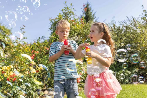 Vista 4 de PUSTEFIX Bubble Bear - Juguete para apretar y soplar burbujas de 6 onzas para niños (colores surtidos)