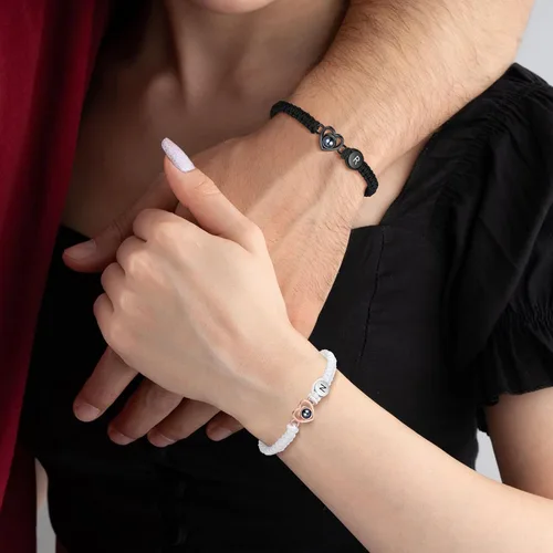 Vista 2 de Pulsera con inicial personalizada con imagen en el interior, cuerda de proyección de fotos personalizada para hombres y mujeres, regalo