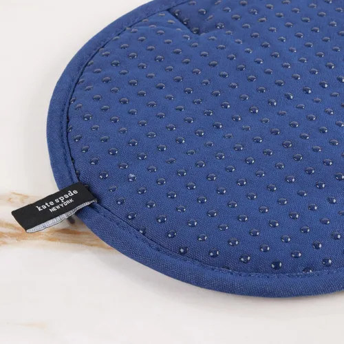 Vista 8 de Kate Spade New York Joy Dot - Manoplas de horno y agarrador de ollas juego de 2 unidades, 7 x 13 pulgadas, 8 pulgadas, redondo, azul marino/crema