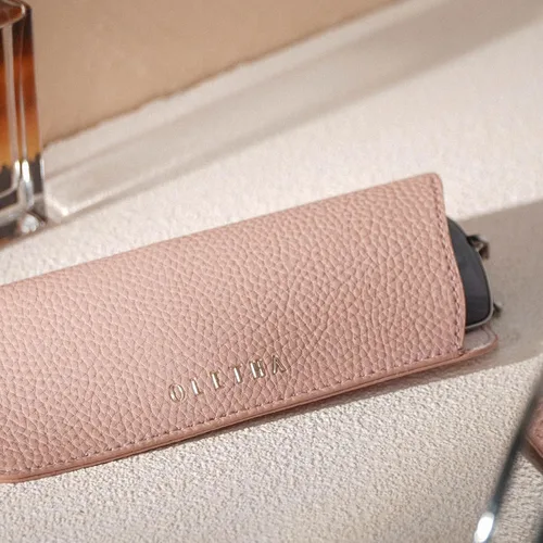Vista 2 de OLETHA Estuche estético suave para gafas, diseño deslizante