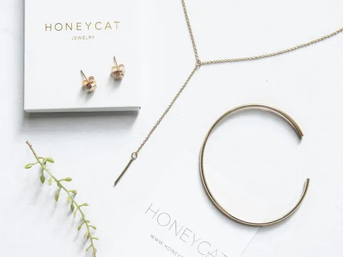 Vista 3 de HONEYCAT Lariat - Collar de barra en oro oro rosa o plata Joyería delicada