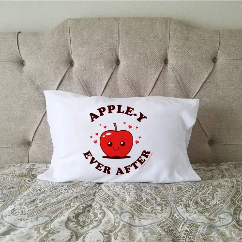 Vista 2 de GRAPHICS & MORE Apple-y Happily Ever After Funny Humor Novelty Bedding Pillowcase