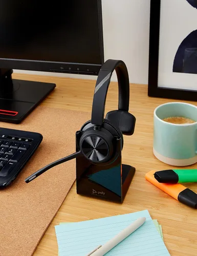 Vista 2 de Poly - Auriculares inalámbricos Voyager 4310 UC + Soporte de carga (Plantronics) - Auricular monoaural con micrófono - Conéctate a PC/Mac a través