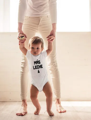 Vista 3 de CBTwear Mas Leche - Ropa de bebé - Divertidos trajes para recién nacidos para niños y niñas