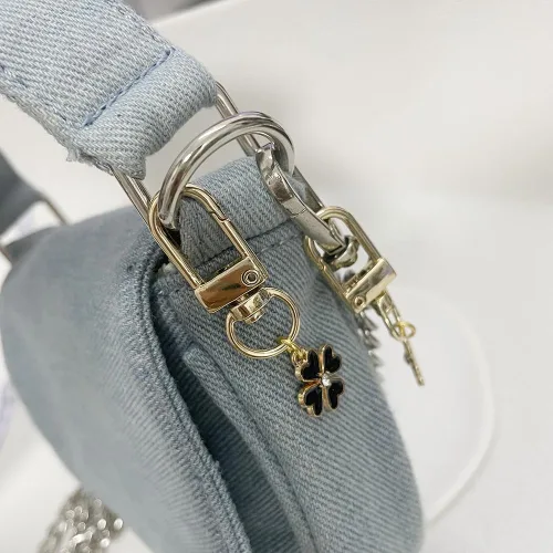 Vista 3 de SWJEWEL 4 llaveros de flores lindo bolso llavero personalizado llavero dorado para mujeres niñas coche regalo creativo