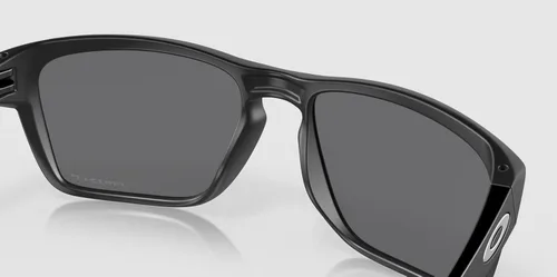Vista 8 de Oakley Sylas Gafas de sol negro mate con lente polarizada Prizm Black de 2.244 in, Mate negro