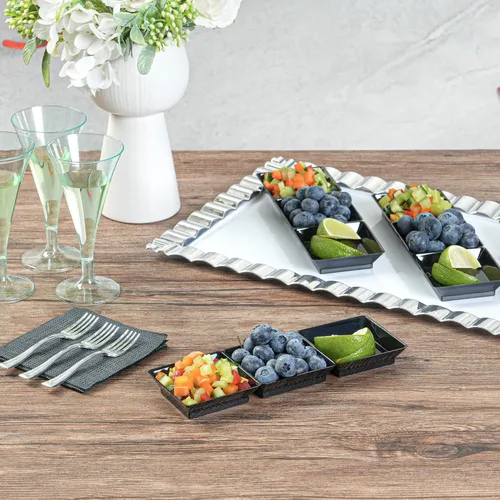 Vista 3 de Restaurantware Bandejas de salsa de 7.5 x 2.5 pulgadas, 100 platos desechables divididos para servir, tapas se venden por separado, de plástico Negro