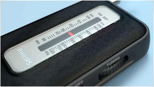 Vista 8 de PHILIPS Radio FM AM portátil, funciona con pilas, luz de sintonización, excelente recepción negro TAR1506