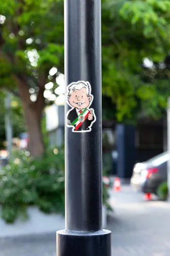 Vista 5 de Amlo Lopez Obrador Amlito Presidente - Calcomanía de corte de precisión, paquete de 2, varios tamaños (4.5 x 2.75)