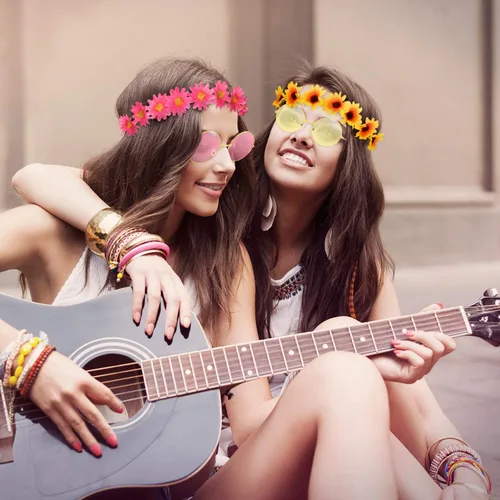 Vista 6 de Wrestler 12 Pcs Hippie Costume Set for Women Includes 6 Multicolor Lady Daisy Flower Crown 6 Round Sunglasses for Disco