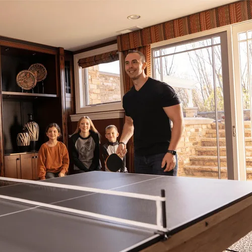 Vista 5 de Mesa de billar multijuego 3 en 1 de 7 pies con mesa de ping pong con mesa de ping pong con asiento de banco de almacenamiento doble. Incluye billar