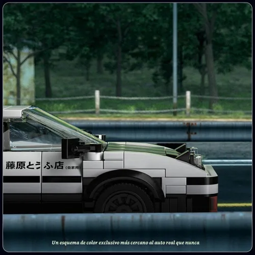 Vista 2 de Mould King AE86 Initial D - Juego de bloques de construcción de coche de juguete con vitrina de acrílico, modelo coleccionable 27013, genial cabina