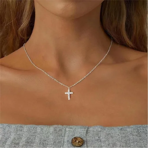 Vista 2 de Collar de cruz chapado en oro de 14 quilates, circonita cúbica, circonita cúbica, diamantes de imitación en capas, gargantilla con colgante de cruz