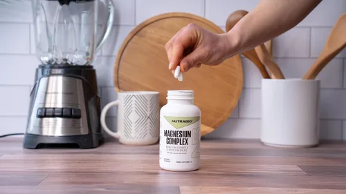 Vista 3 de NutraBio Suplemento de magnesio, glicinato de magnesio para dormir, biglicinato, malato de D-magnesio, apoyo muscular y nervioso, para hombres