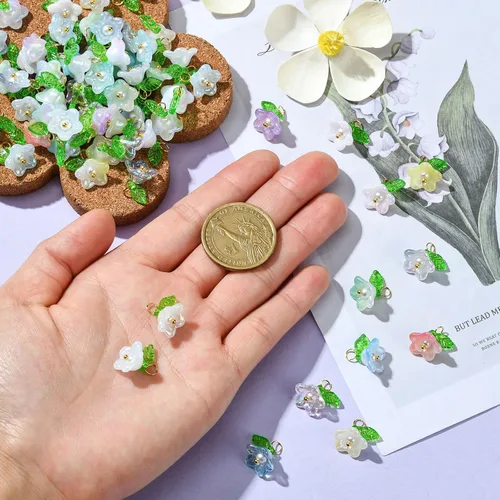 Vista 3 de Ipotkitt 100 dijes acrílicos de flores coloridas en forma de flor de primavera, dijes florales de plantas y hojas con adornos de latón