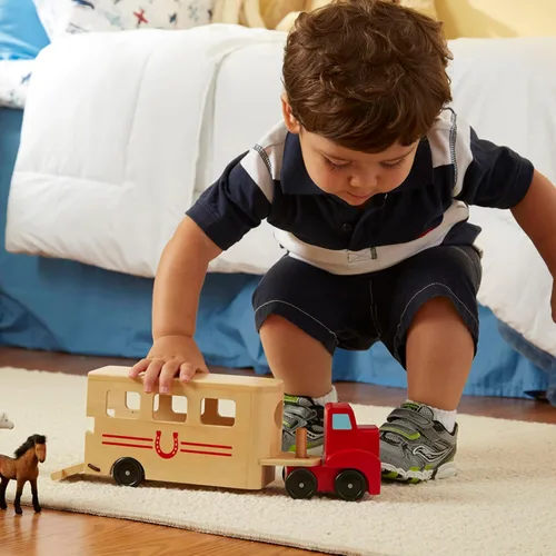 Vista 2 de Melissa & Doug - Juego de vehículos de madera para caballos con 2 caballos con vellón y rampa desplegable