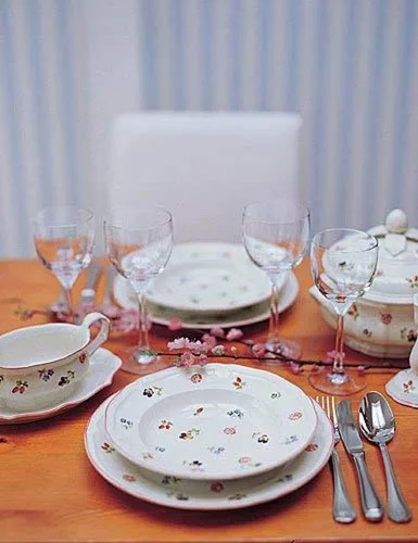 Vista 3 de Villeroy & Boch Petite Fleur Bowl, 8.25 pulgadas, porcelana premium, blanco/colorido