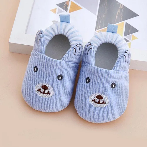 Vista 2 de Sekantrol Zapatos para recién nacidos, para niños y niñas, zapatos deportivos unisex con suela antideslizante suave, pantuflas ajustables de dibujos