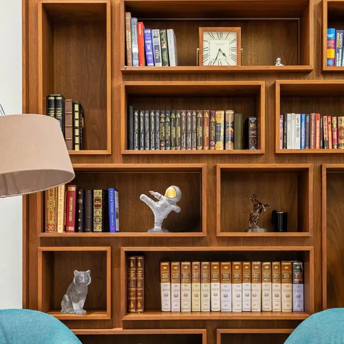 Vista 7 de Estatua de astronauta para decoración de escritorio y oficina, mini figuras espaciales para estantes, juegos y decoración de habitación de hombres