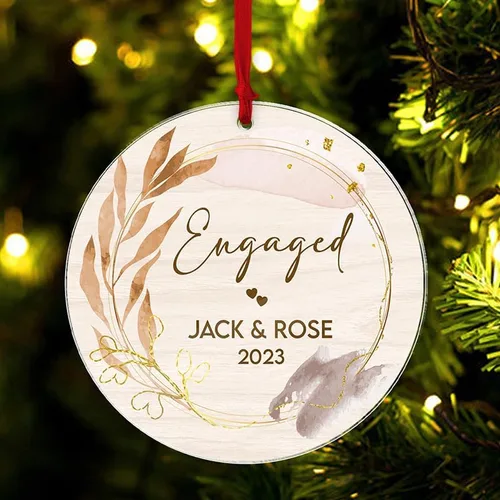 Vista 2 de Adorno de Navidad personalizado 2024; regalo de compromiso A1 para Co. Personalizar y apreciar