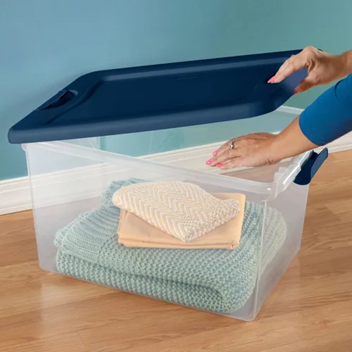 Vista 5 de Sterilite Programa de Color Paquete de 6, Contenedores de Almacenamiento Grandes de Plástico Transparente con Tapas, 64 Cuartos, Azul - Cajas