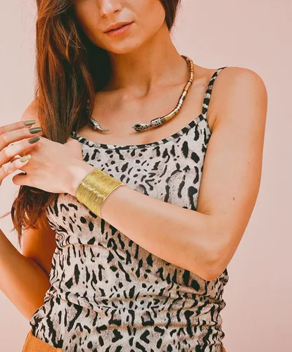 Vista 5 de BOMAIL Pulseras doradas para mujer, brazalete de brazo superior para brazo, pulsera ancha abierta de oro, pulsera de joyería