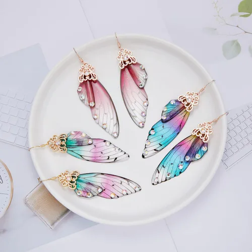 Vista 5 de BELLA-Bee - Aretes colgantes de alas de mariposa chapados en oro con cristal y diamantes de imitación, joyería para mujeres y niñas, joyería